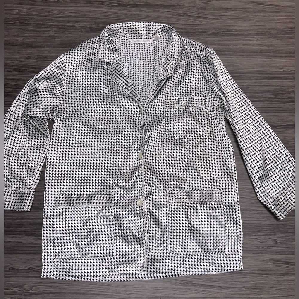 Victoria’s Secret Black and White Pajama Top Size Medium